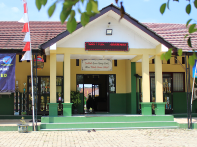 Halaman Kantor Depan